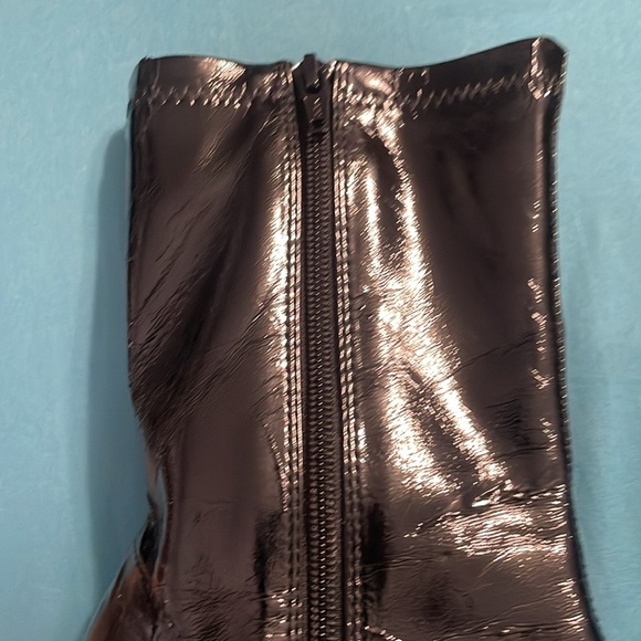 Patent black pointy toe boots. Mid calf - Picture 4 of 4